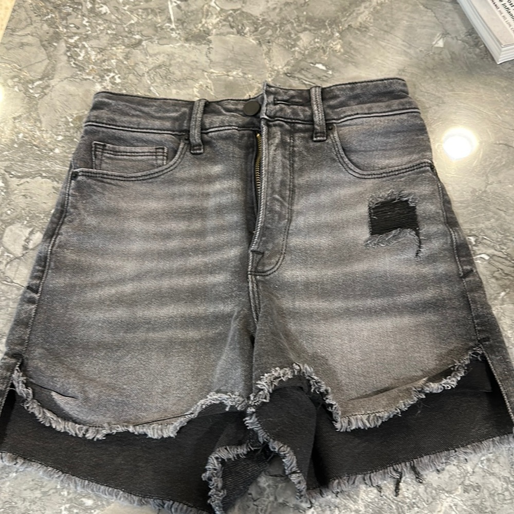 Good American ripped black jean shorts size 0/25